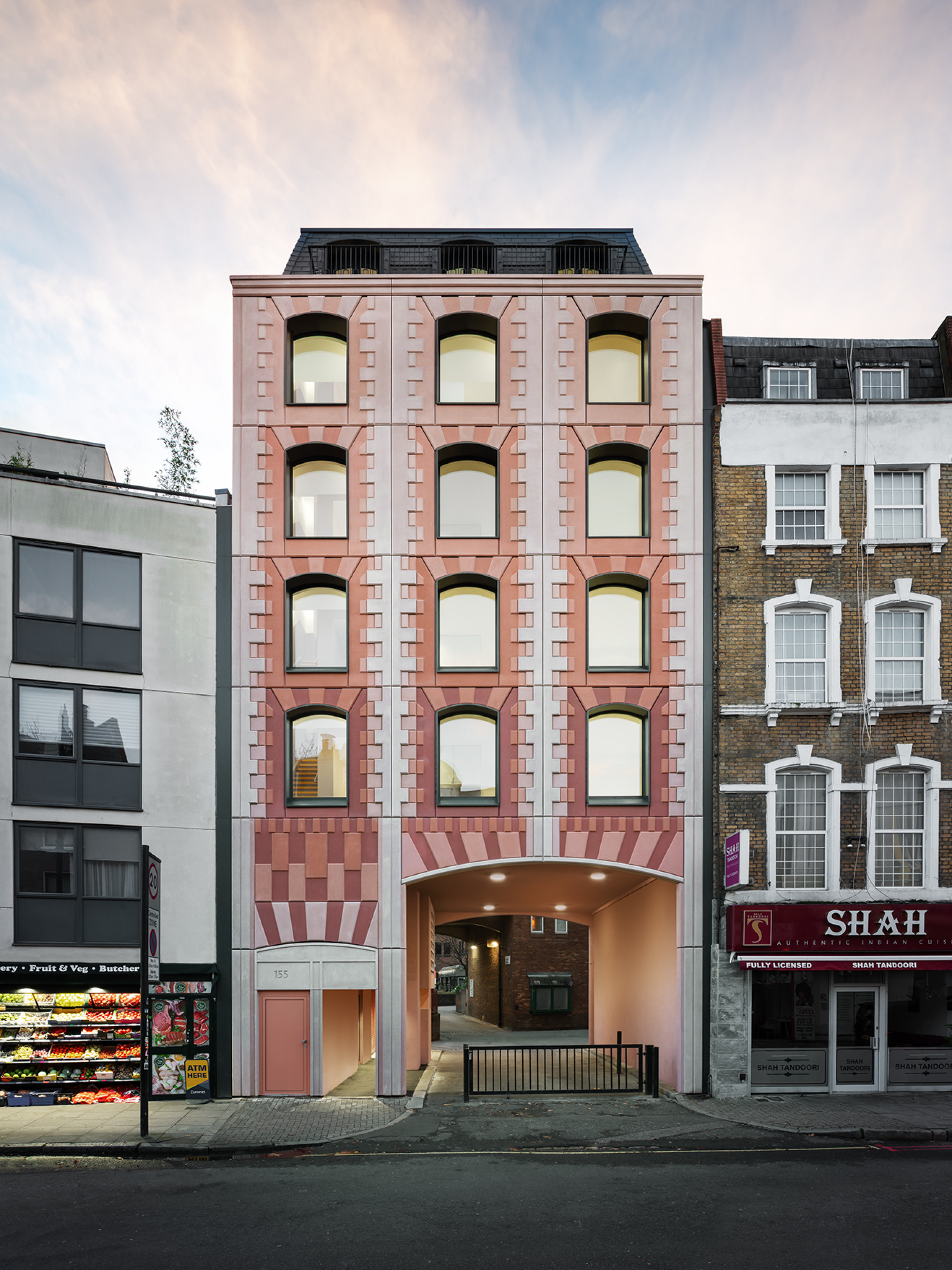 2512 Drummond St Gilbert McCarragher 001 V2 1800