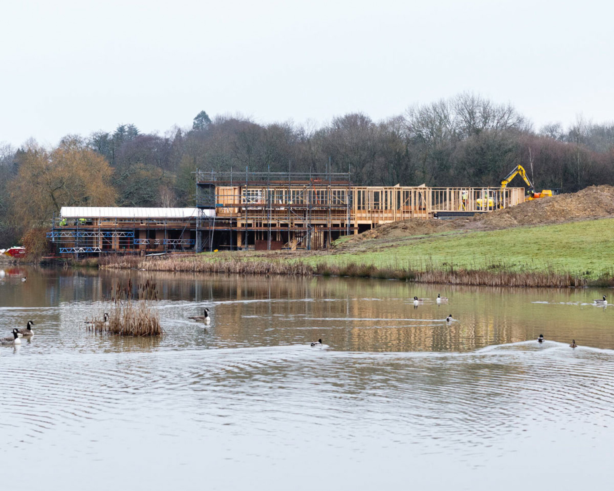 lake house construction 5 hawkes architecture para 79 new build side view 1200x967